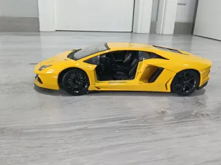 Lamborghini Burago 1:18 Puerta izquierda se suelta