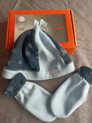 Conjunto Nike Invierno Bebé Gorro y Guantes