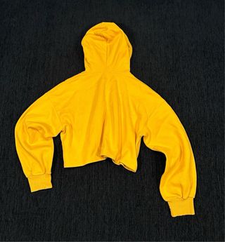 Sudadera Bershka cropped amarilla Talla M