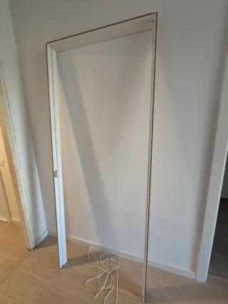 Puertas completas con marcos, color blanco nuclear