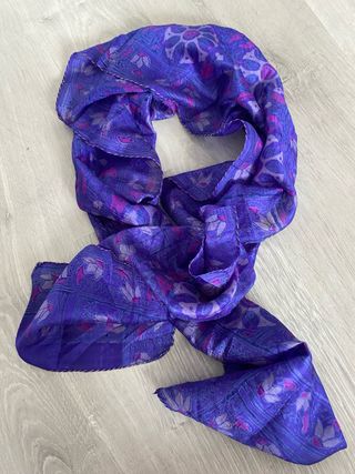 Pañuelo morado y rosa estampado