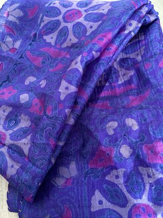 Pañuelo morado y rosa estampado