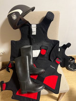 Casco, petos y botas equitación