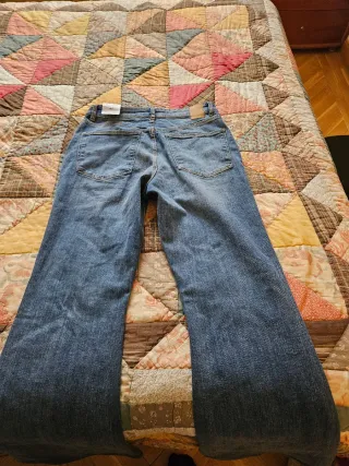 Pantalón vaquero campana nuevo