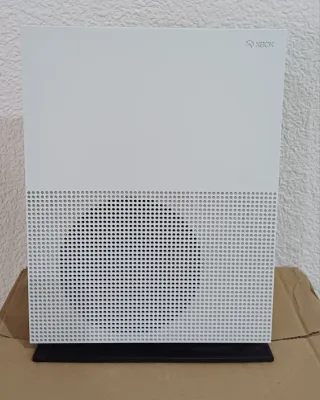 Xbox One S 1TB Blanca con soporte