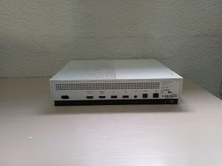 Xbox One S 1TB Blanca con soporte