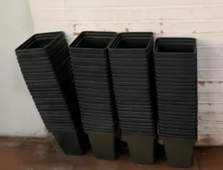 Macetas (75 unds) de plástico 3,25 L.