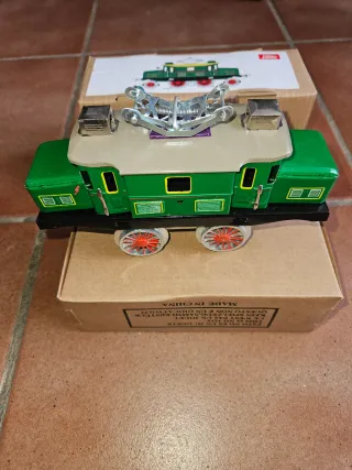 Conjunto tren vagones metálicos cuerda