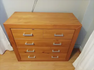 Cómoda, 2 mesillas y cabecero