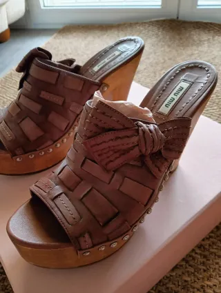 Miu Miu Zapatos Tacón Marrones