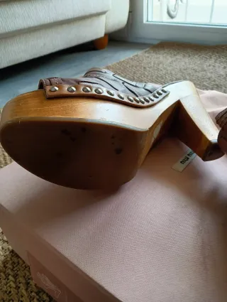 Miu Miu Zapatos Tacón Marrones