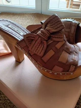 Miu Miu Zapatos Tacón Marrones