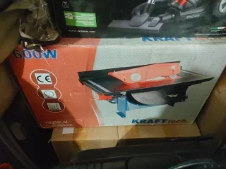 Sierra de mesa KRAFTtech 600W