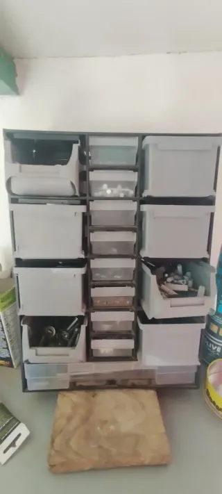 Tornillos y abrazaderas varios