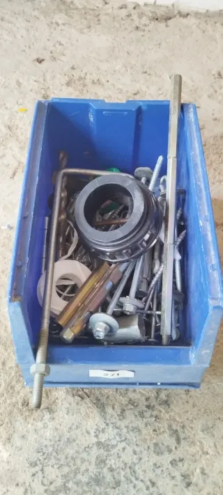 Tornillos y abrazaderas varios