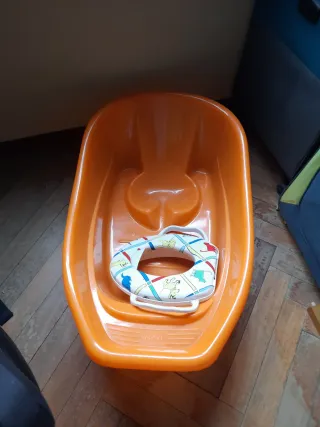 Bañera bebé naranja con asiento