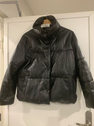 Cazadora efecto piel acolchada