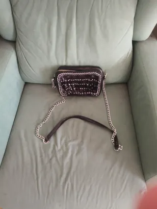 Bolso de fiesta negro con tachuelas