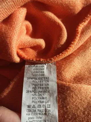 Maglione arancione con bordi ondulati