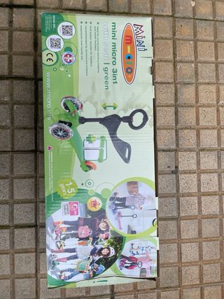 Patinete Mini Micro Verde usado, en buen estado.