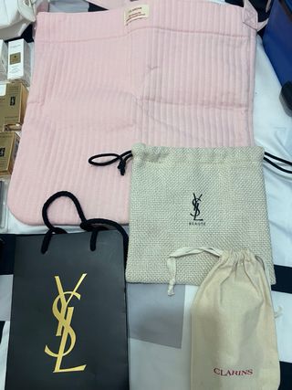 Lote de cosméticos Clarins y YSL+ regala