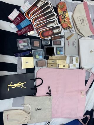Lote de cosméticos Clarins y YSL+ regala