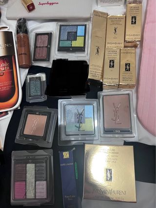 Lote de cosméticos Clarins y YSL+ regala