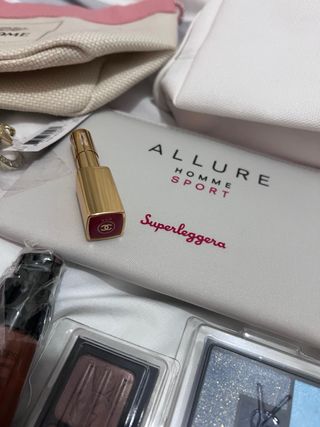Lote de cosméticos Clarins y YSL+ regala