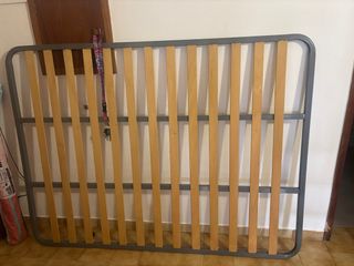 Somier de 1,35 cm con patas metálico y madera