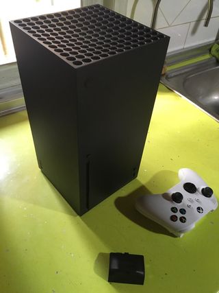 Xbox Series X Negra + Mando Blanco + Batería Mando