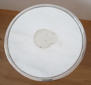 Mesa auxiliar redonda metal y mármol