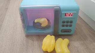 Cocinita de madera Ikea con accesorios