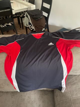 Camiseta Adidas Negra y Roja