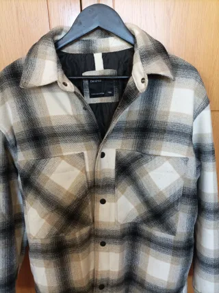 Camisa Bershka cuadros  acolchada y gordita tallaS