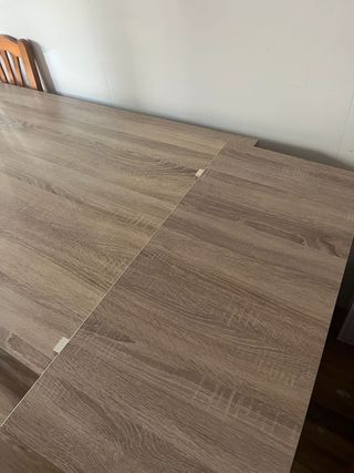 Mesa de comedor madera beige extensible
