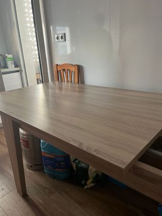 Mesa de comedor madera beige extensible