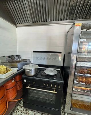 se traspasa asador de pollos