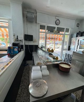 se traspasa asador de pollos