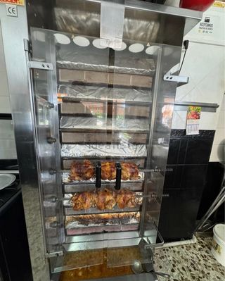 se traspasa asador de pollos