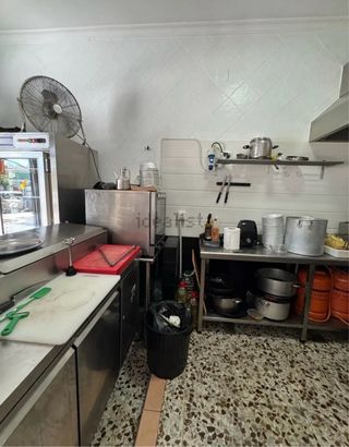 se traspasa asador de pollos