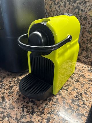 Máquina Nespresso verde lima