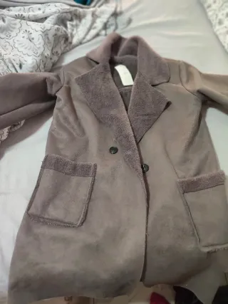 Abrigo gris talla única sin estrenar las tres cosa