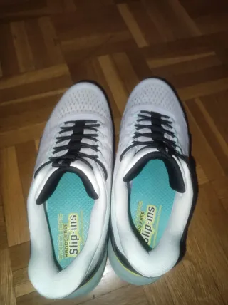 Zapatillas Skechers Blancas y Negras