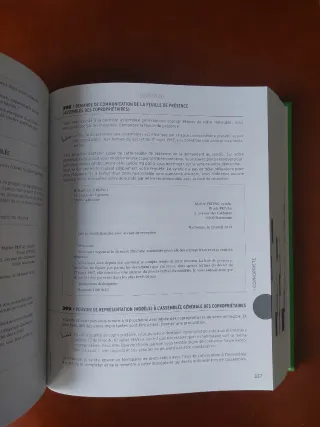 Le livre des modèles de lettres. Francés Libro