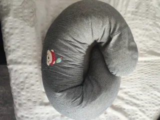 Cojín de lactancia rayas grises