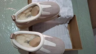 Zapatillas UGG Beige y Blanco