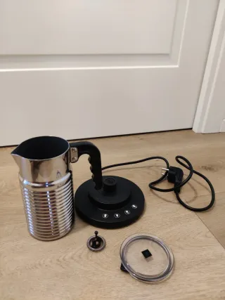 Montalatte cappuccinatore Nespresso Aeroccino 4