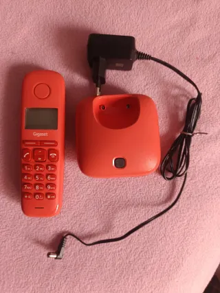 Teléfono Gigaset Naranja con Base y Cargador