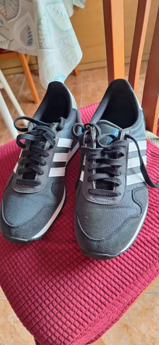 Zapatillas Adidas grises y azules