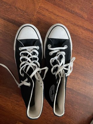 Converse plataforma negras.